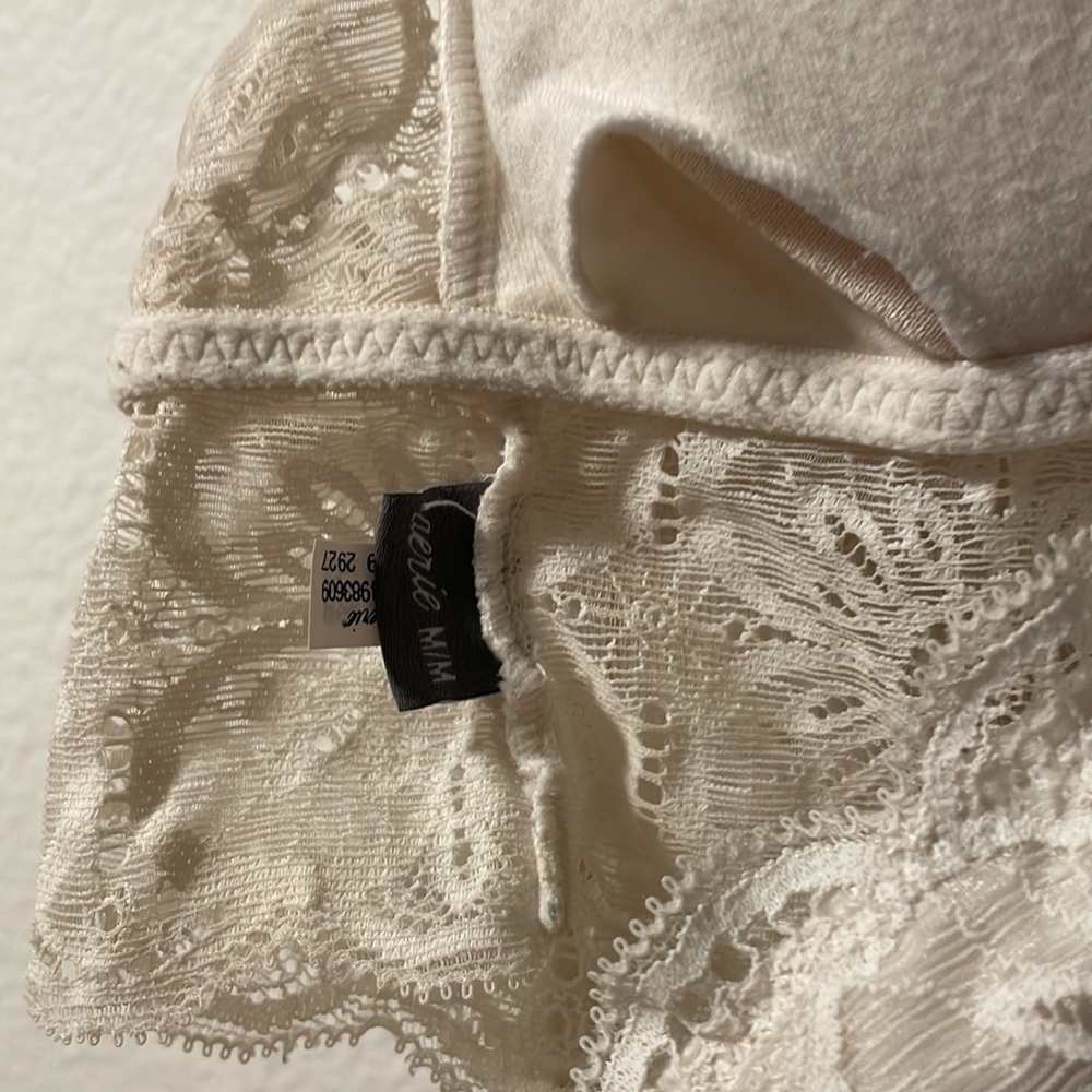 A Beautiful aerie Lace Bralette (Size M)! - Picture 9 of 10